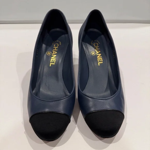 CHANEL Cruise 2012 Collection Cap Toe Pumps Navy Black 38 GUC - Picture 3 of 15